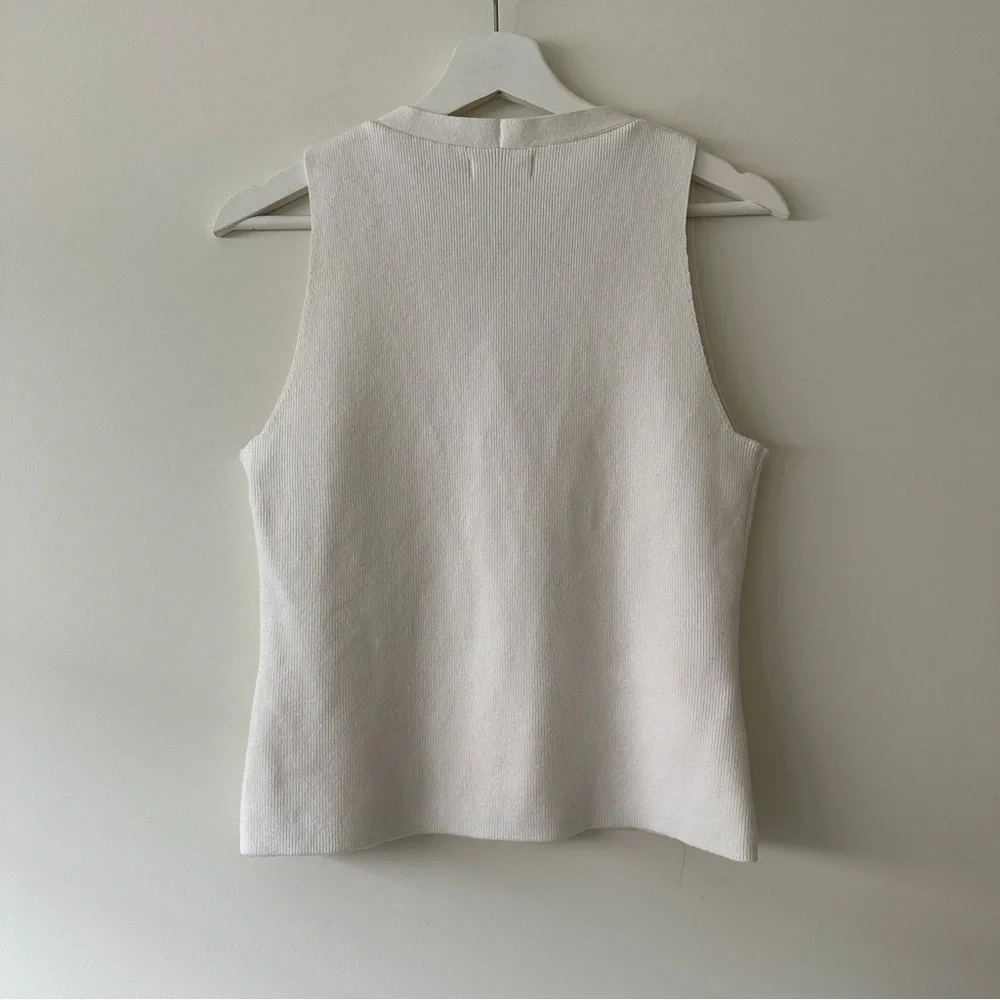 James Street Co Keaton Vest in White - Picture 3 of 6